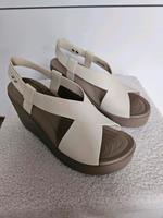 Crocs Keilabsatz Sommerschuhe, Gr. 41/42 Bayern - Bernau am Chiemsee Vorschau