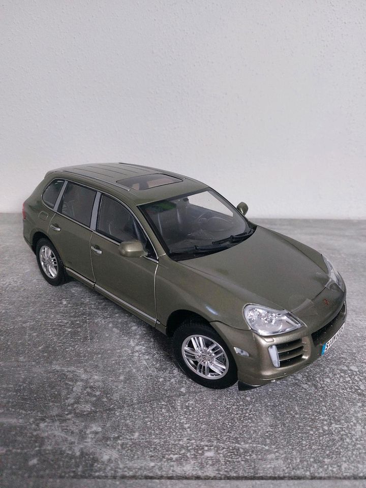 1:18 Porsche Cayenne S in Rugendorf