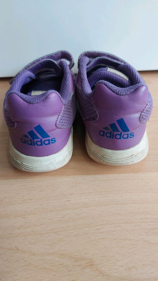 Lila Sneakers von Adidas in Größe 33 in Bamberg