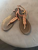Sandalette apricot mit Strasssteinen Bayern - Gauting Vorschau