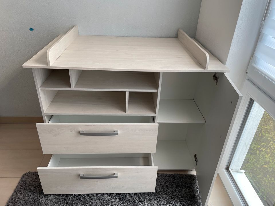 3 tlg. Kinderzimmer Schrank+ Bett + Kommode + Matratze + Umbauset in Wiesbaden