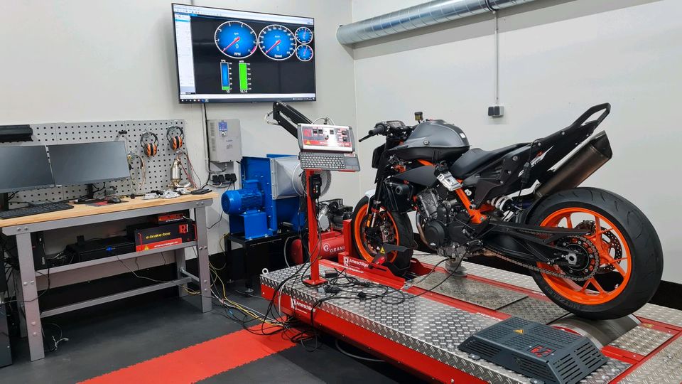 KTM Duke 890 R Leistungssteigerung ECU Optimierung Chiptuning in Bippen