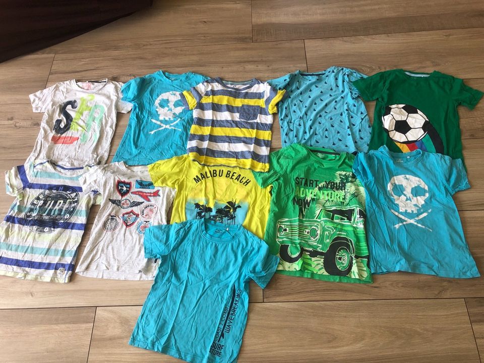 Jungen Sommer Set 33 Teile Gr. 128 Tshirts Shorts in Berlin