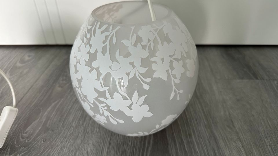 2x Ikea Nachttisch Lampe mit Blumen in Erkelenz