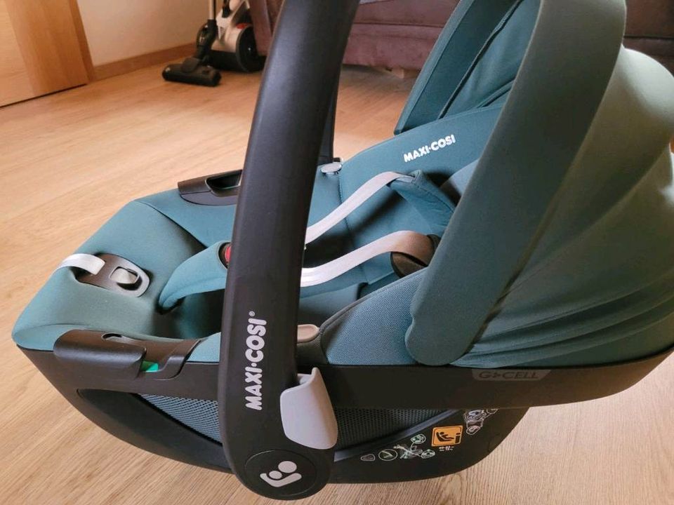 Maxi Cosi Autositz Pebble 360 i-size mit Isofix + Quinny Zapp in Bad Kleinen