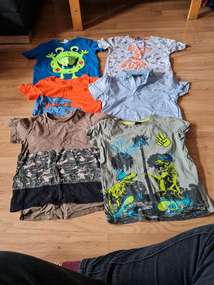 T Shirt Paket Jungs grösse 104 in Duisburg