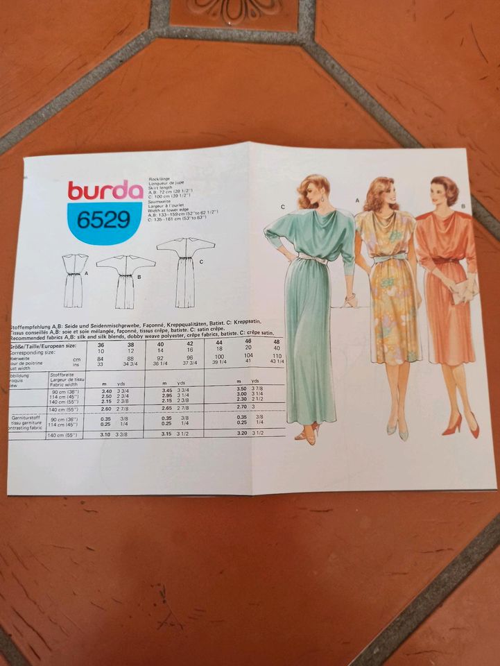 Schnittmuster Burda neue Mode Kleider Kostüme Vintage 80/90er je in Hamburg