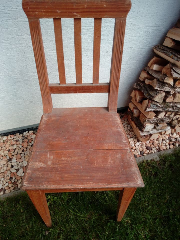 Sessel, Stuhl und zwei Körbe, tolle Dekoartikel in Miehlen
