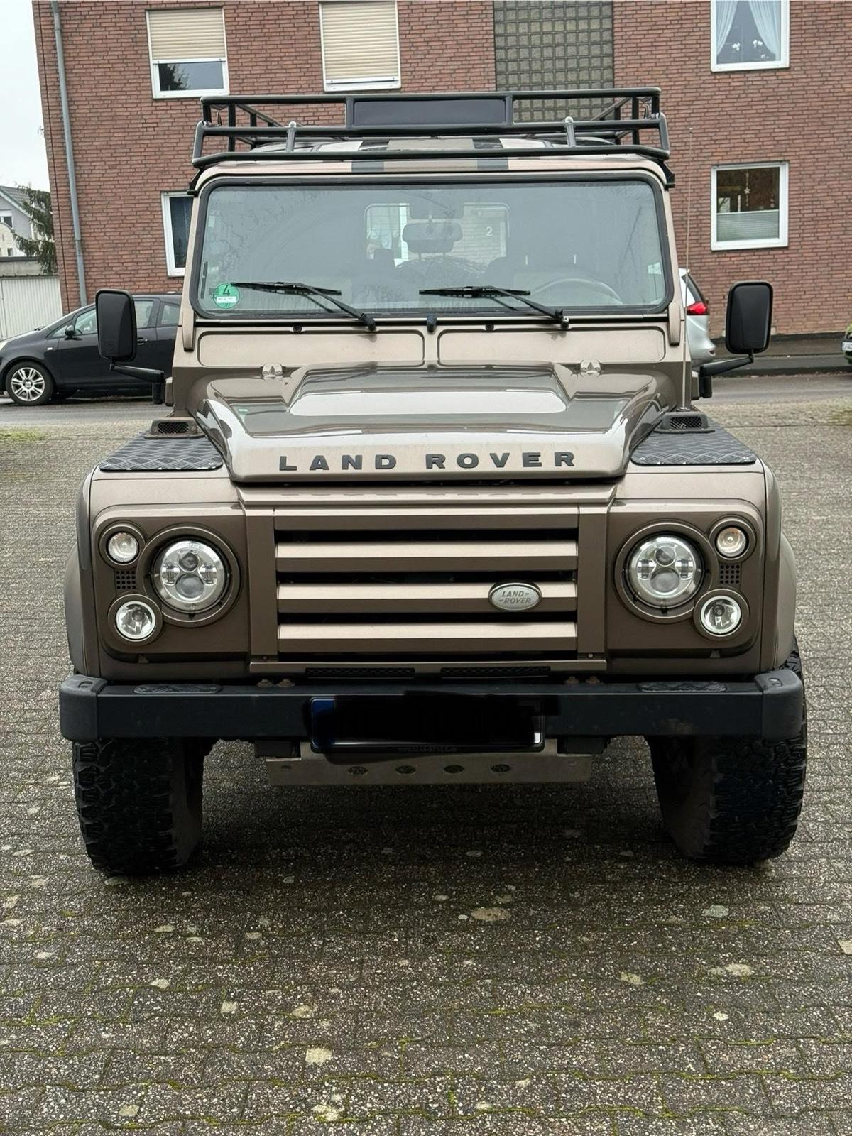 Abbildung des Autos Land Rover Defender 110 …