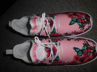 Bequeme Sneaker Schmetterlinge Katze Blumen 40 bis 40,5 Westerwaldkreis - Luckenbach Vorschau