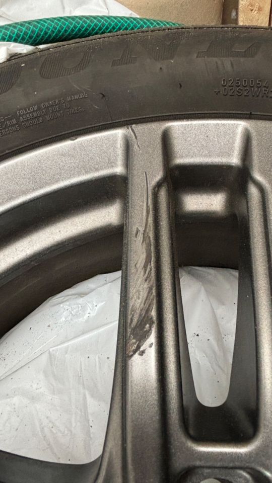 Dunlop Winterreifen 225/55 R17 101V mit Dezent Felge in Hamburg