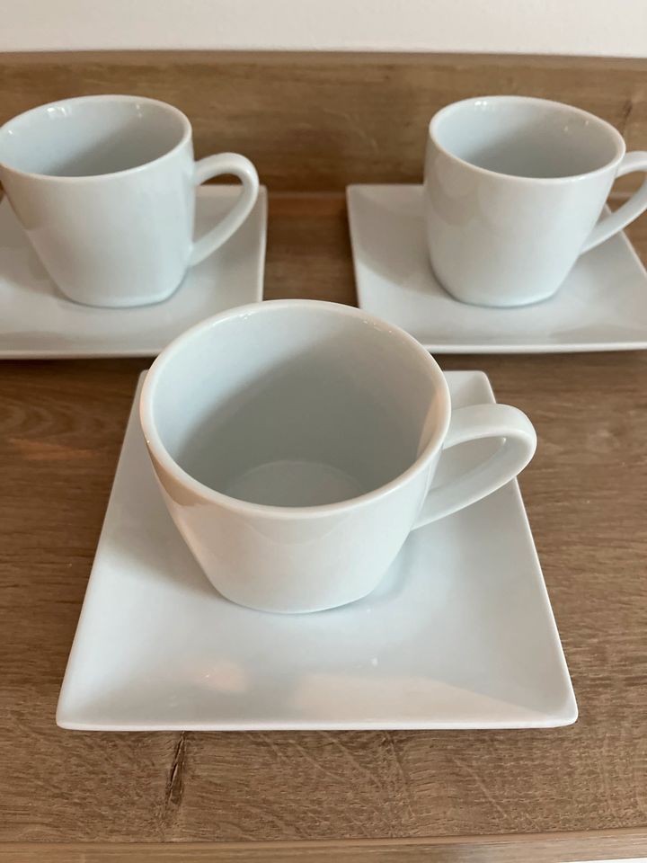 3 Kaffeetassen mit Untertasse in Essen