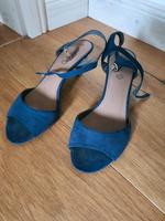 Gr. 39 Sandalen blau S.oliver fein schick Stilettos Hessen - Friedberg (Hessen) Vorschau