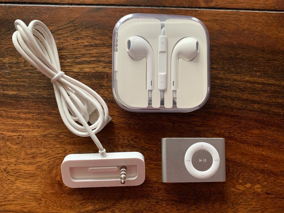 Apple iPod Shuffle mit Kopfhörer super Zustand in Bocholt