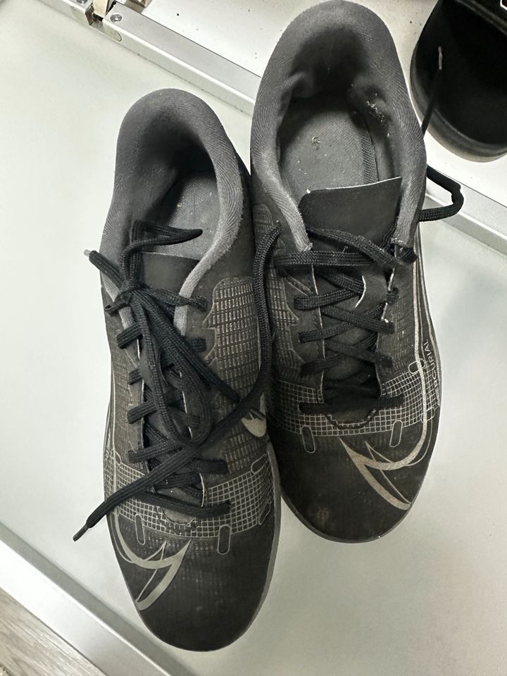 Nike Mercurial jungen,Kinder Gr 38 schwarz Gebraucht Aber Gut in Elsenfeld