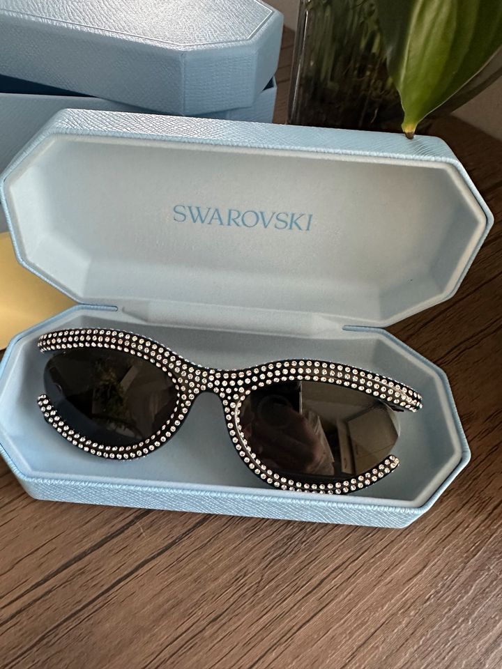 Swarovski Sonnenbrille Designer Kollektion in Wrist
