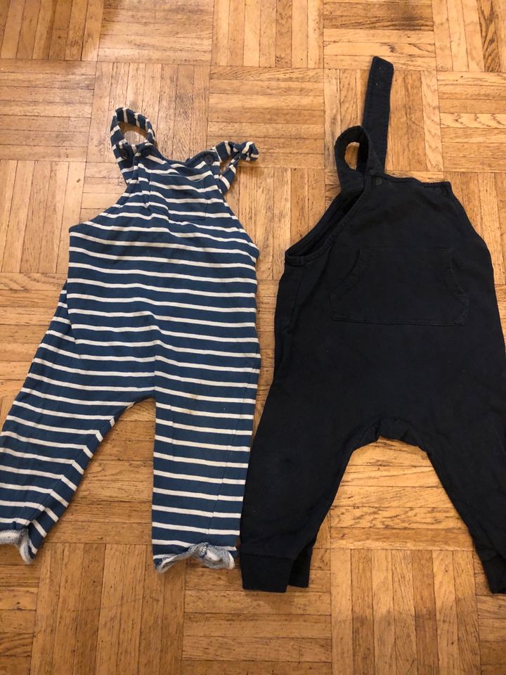 2x H&M Latzhose Baby blau Hosenpaket Gr. 80 Jungen in Ilsede