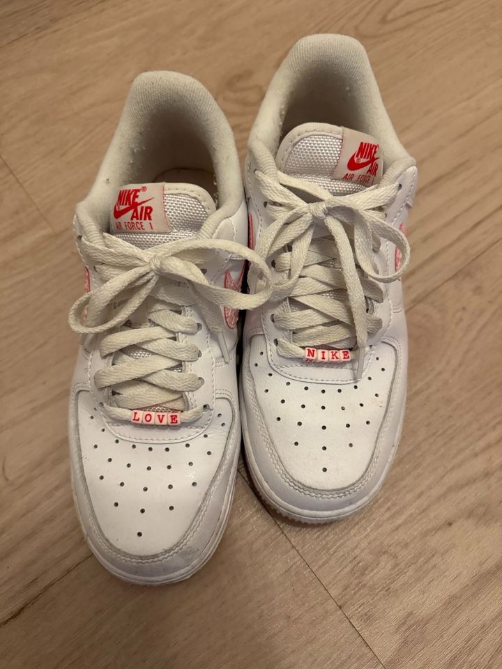 Nike Air Force Love Gr. 38.5 in Lippstadt