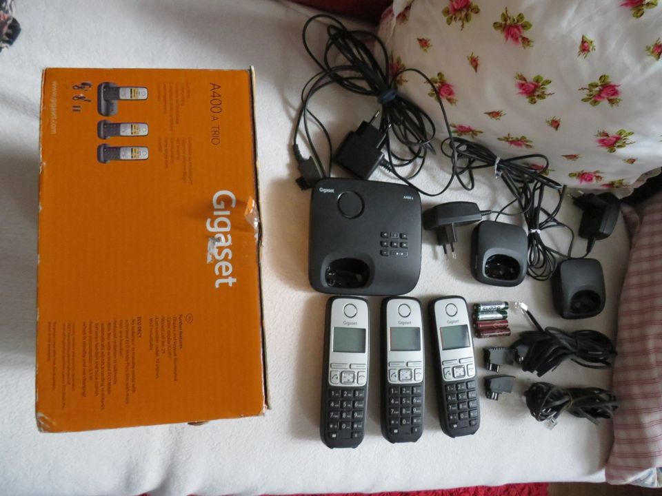 GiGa Set A400 A TRIO 3 Handy Haustelefon + Lade/Basisstation in Remscheid