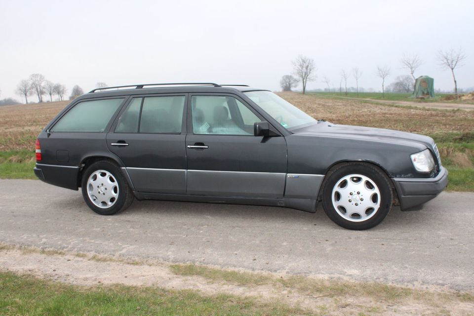 Mercedes W124 E 320 T Sportline in Lauenförde