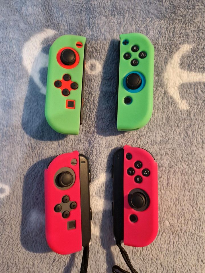 NINTENDO Joy-Con Schutzhülle Rot Grün Neon in Stralsund