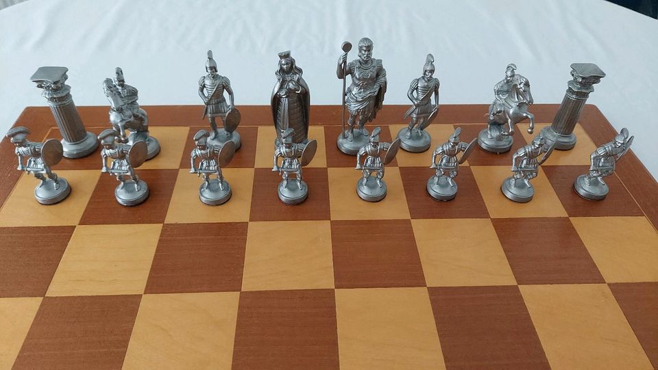 Schachspiel mit Zinn Figuren Römer-Germanen in Pliezhausen