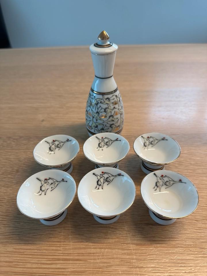 Japanisches vintage Sake Becher Set Kranich, 7teilig - handbemalt in Kreuzau
