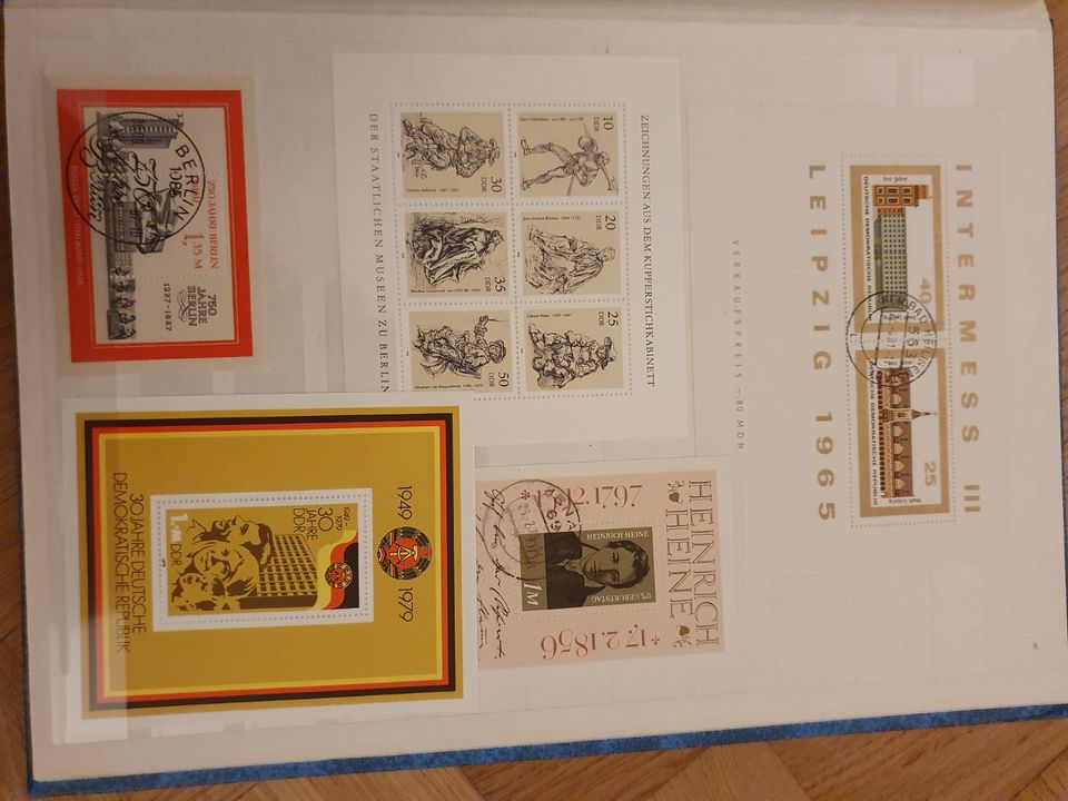 DDR Briefmarken inkl. Album 16 Seiten in Berlin