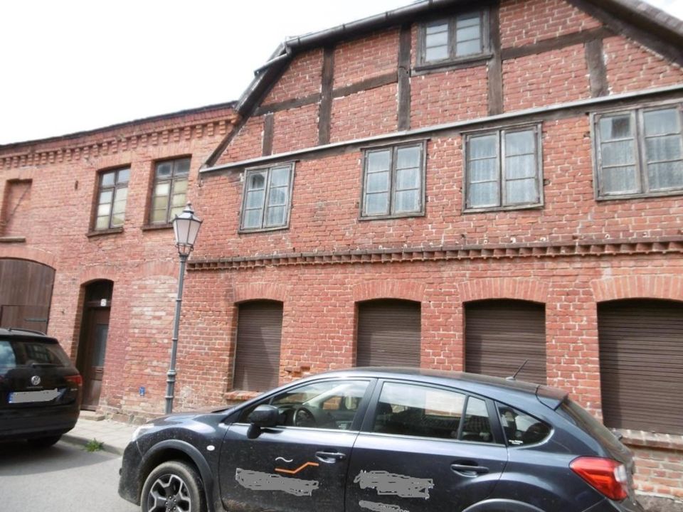 Ein Haus das Geschichte schreibt, Mehrfamilienhaus zum Ausbau im Bieterverfahren in Freyenstein in Wittstock/Dosse