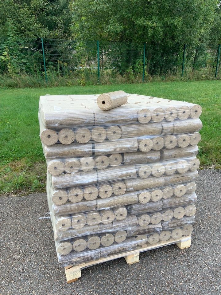 Rundbriketts Holzbriketts mit Loch Mischholz 10 - 1000KG in Schönheide