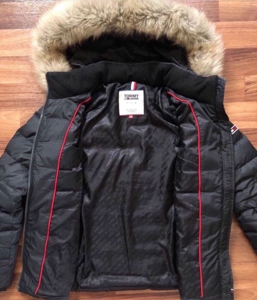 Winterjacke / Daunenjacke Tommy Hilfiger Größe S in Staßfurt