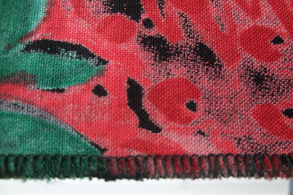 Tischdecke ‘Erdbeeren‘ Baumwolle 12o x 12o cm / neuwertig in Herford