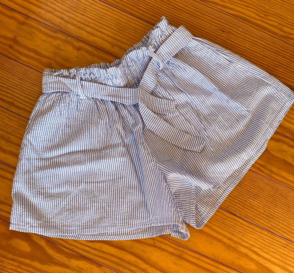 H&M Sommershorts Größe 134 in Aßlar