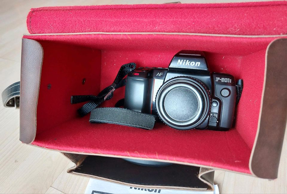 Nikon F-801s Kamera Nikkor AF 1,8/50 mm Objektiv analog SLR Leder in München