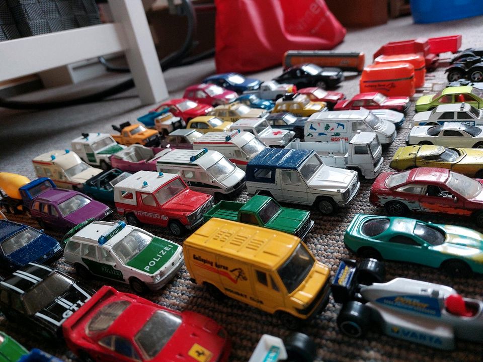 Modellautos/Spielzeugautos aus den 90er Jahren in Oldenburg