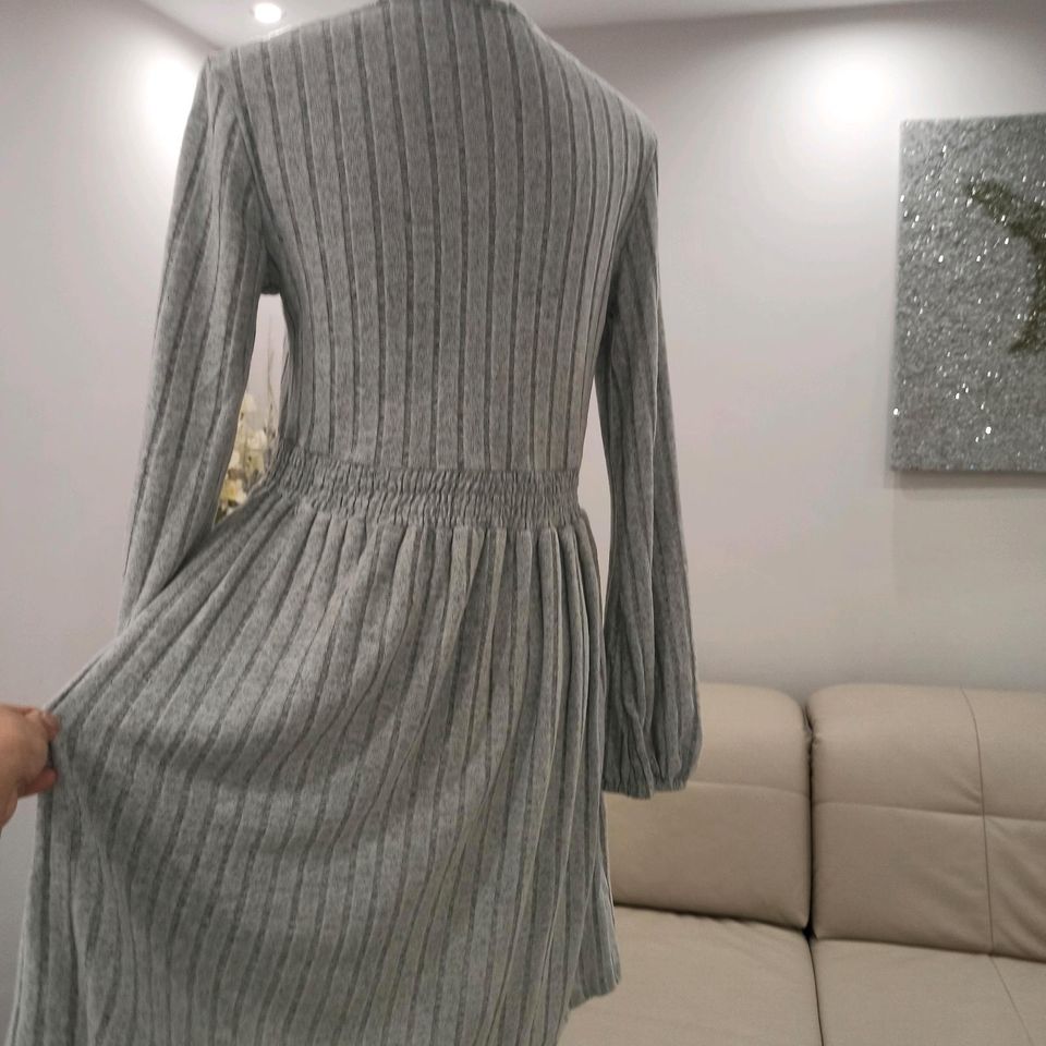 top Kleid neu in Oldenburg