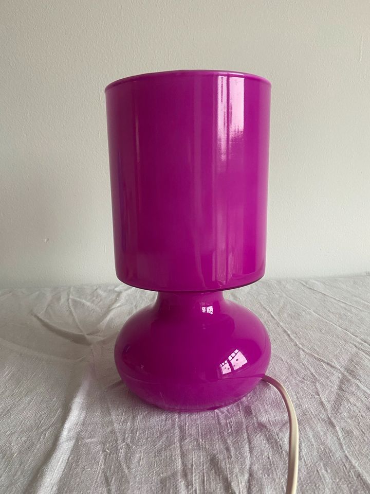 Ikea Tischlampe Lykta pink Glas Vintage in Adendorf