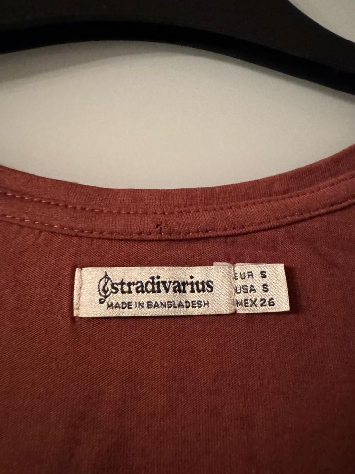 Wie neu: rotbraunes T-Shirt von Stradivarius, Größe S in Augsburg