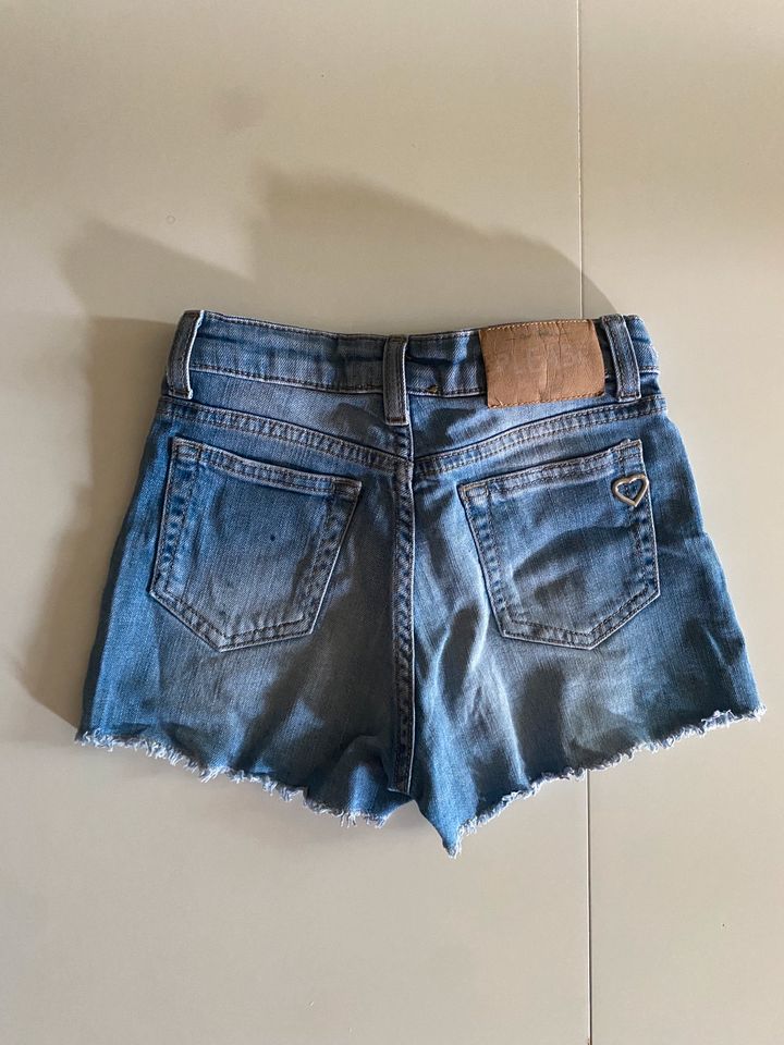 Kurze Jeanshose, Jeansshorts der Marke please, Größe 116 in Frankfurt am Main