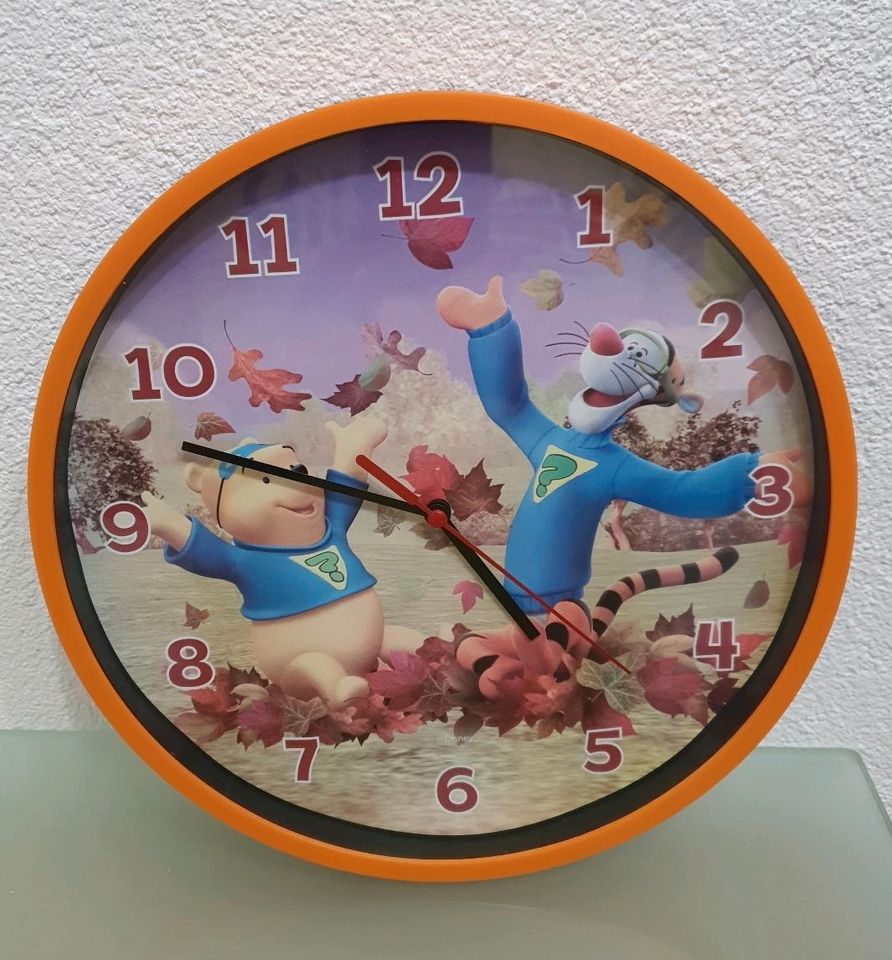 Winnie Puuh Wanduhr in Wächtersbach