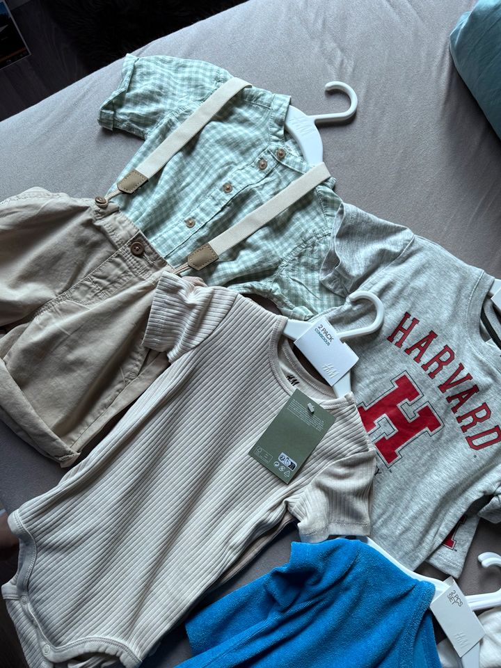 12 Stück Kinder Kleidung H&M Paket, Gr. 86, NP: ca. 110€, NEU in Berlin