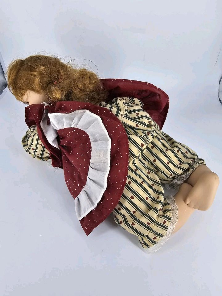 Porzellan Puppe in Hainburg