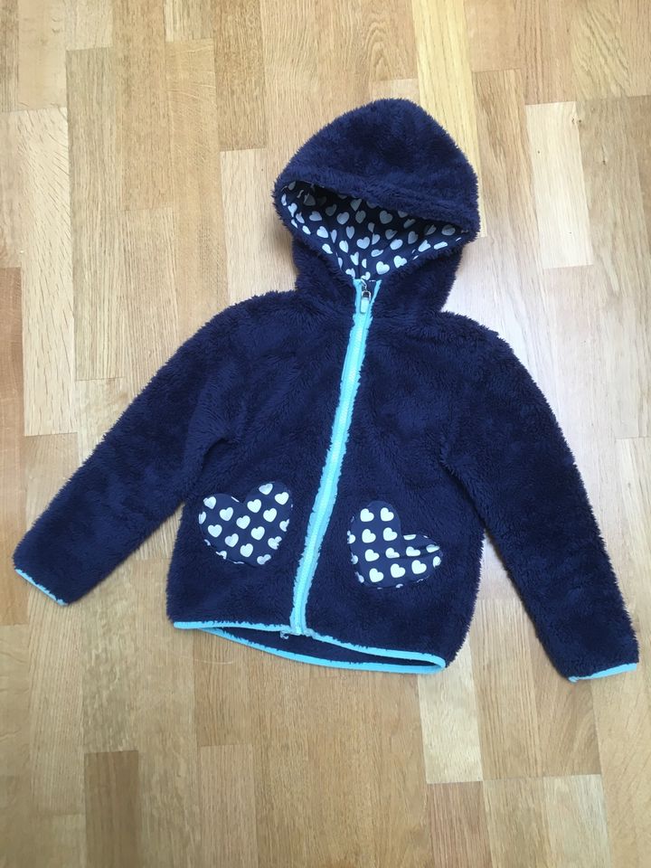 Süße Kuschel Fleece Teddyfell Jacke 98/104 lila weiß Herbst Herz in Dresden