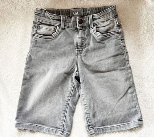 Jeans Bermudas hellgrau Gr. 134 - neuwertig - C&A in Waldshut-Tiengen