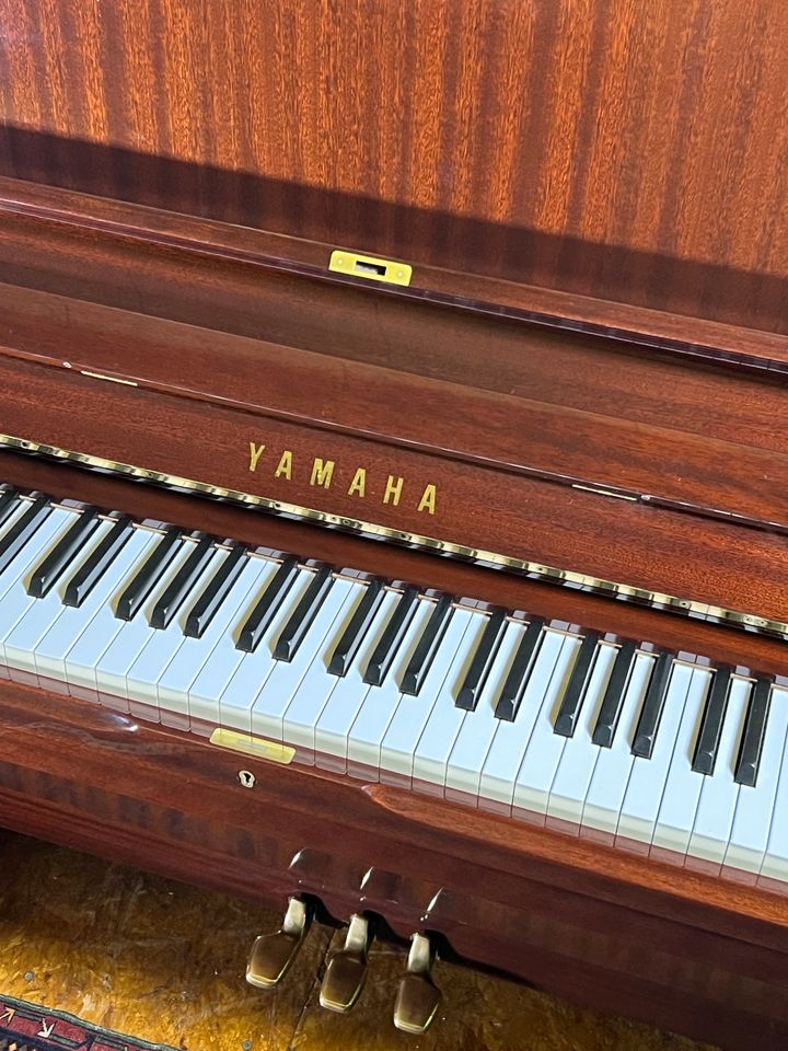 Yamaha Klavier U.1 -121 Mahagoni, poliert in Ahrensburg