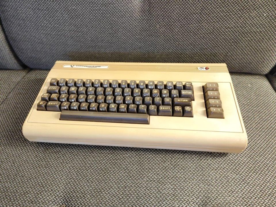 Commodore 64 Silberschild Brotkasten - Sehr Niedrige WGA 14246 in Passau