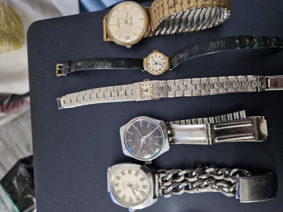 Verkaufe 15 armbanduhren auch alte dabei in Rees