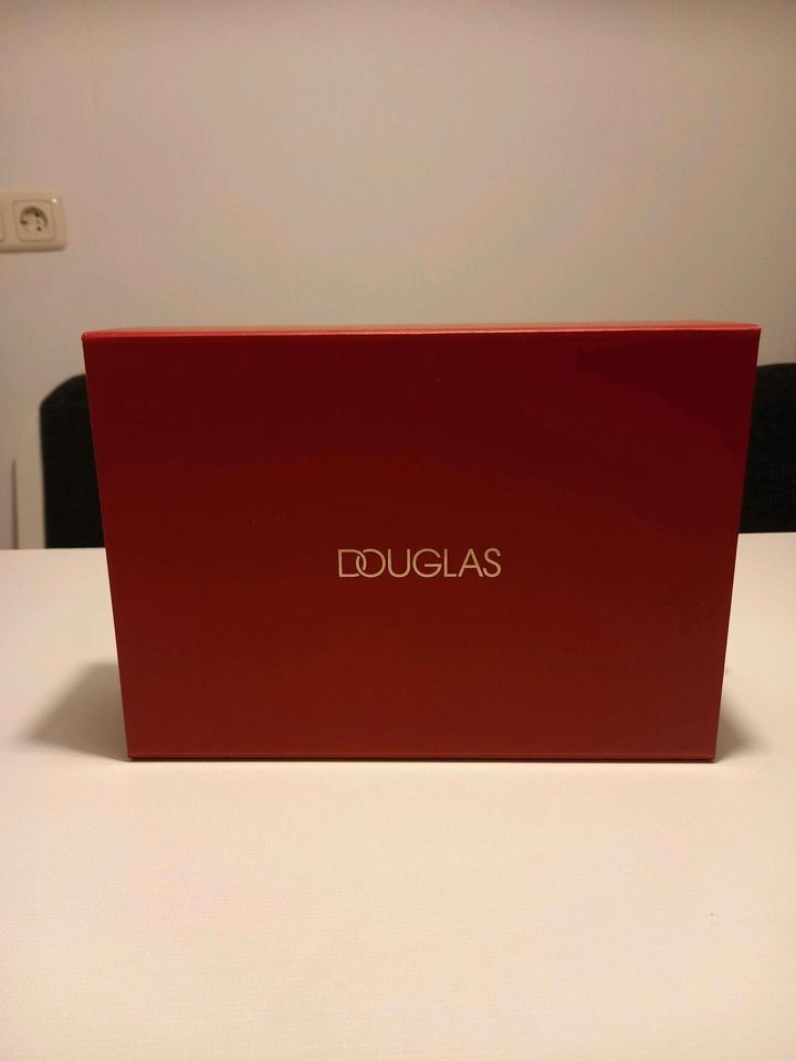 Douglas Box Geschenkbox Schachtel Rot in Wildflecken