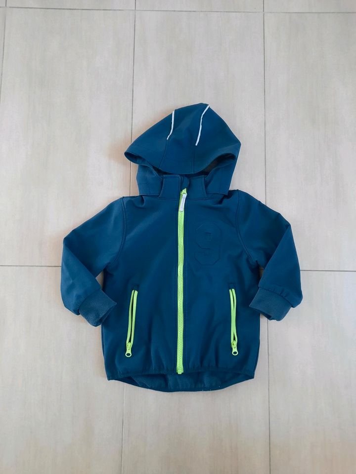 H&M Softshelljacke Jungen Gr. 104 in Schwandorf