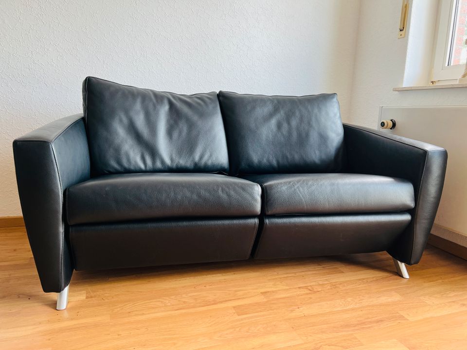 schwarzes Ledersofa Couch von FSM Typ Sesam + Hocker von De Sede in Rheda-Wiedenbrück